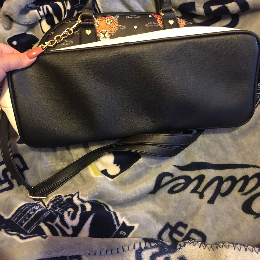 Betsey Johnson - Picture 4 of 8